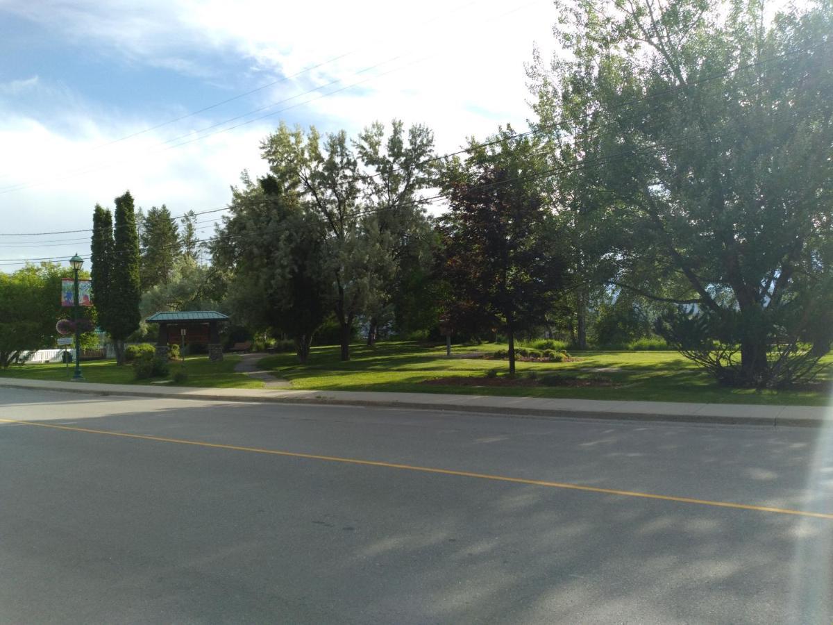 Appletree Inn Radium Hot Springs Eksteriør bilde