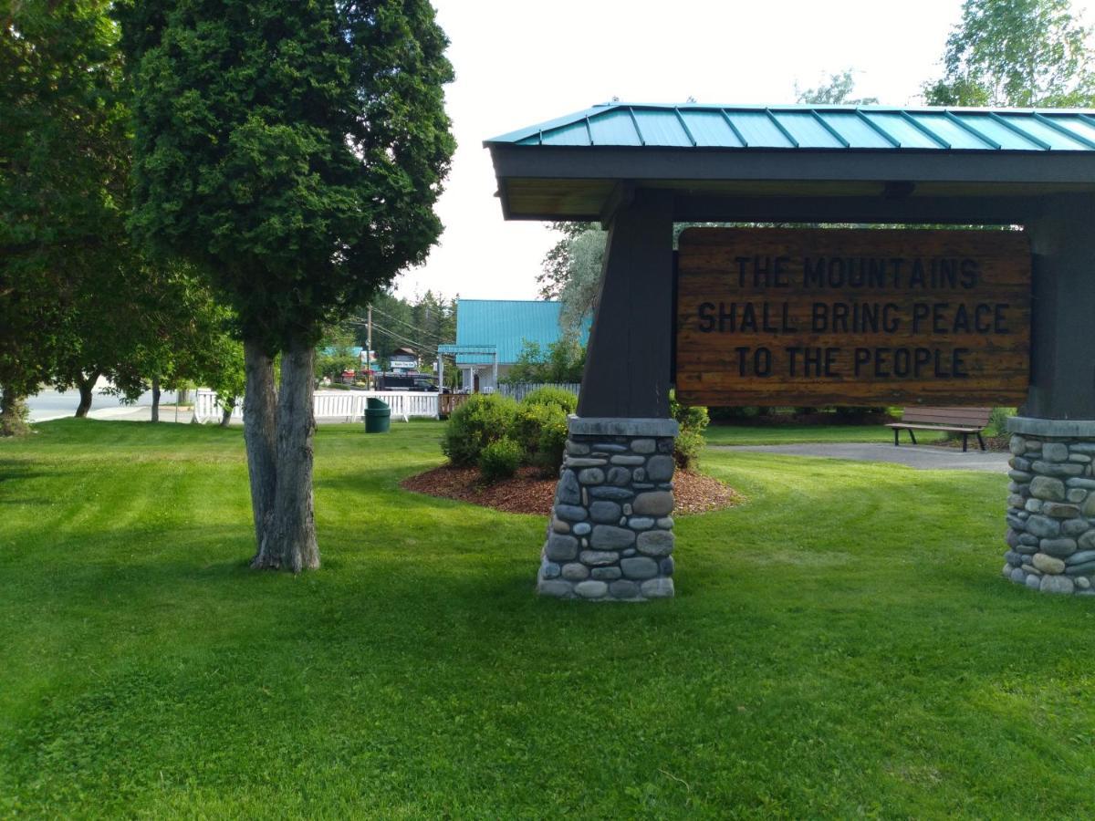 Appletree Inn Radium Hot Springs Eksteriør bilde