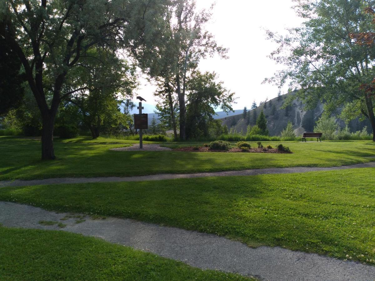 Appletree Inn Radium Hot Springs Eksteriør bilde