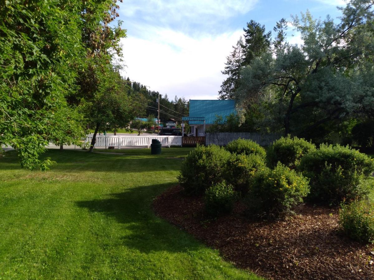 Appletree Inn Radium Hot Springs Eksteriør bilde