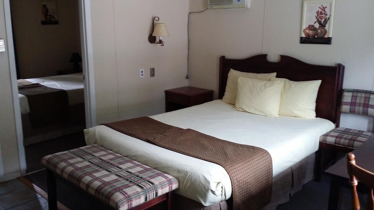 Appletree Inn Radium Hot Springs Eksteriør bilde