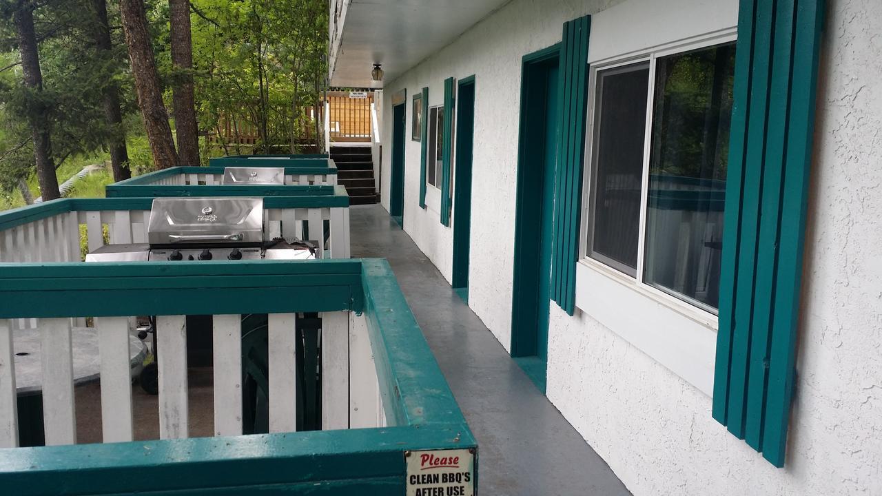Appletree Inn Radium Hot Springs Eksteriør bilde