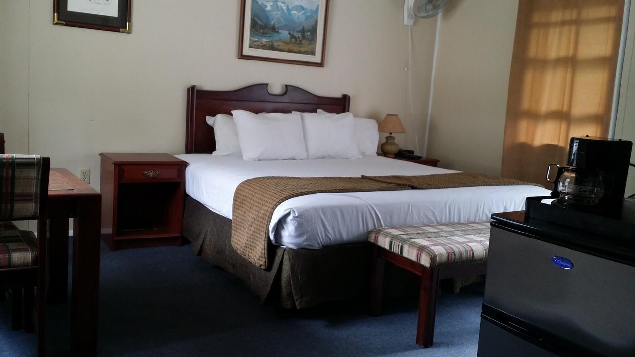 Appletree Inn Radium Hot Springs Eksteriør bilde